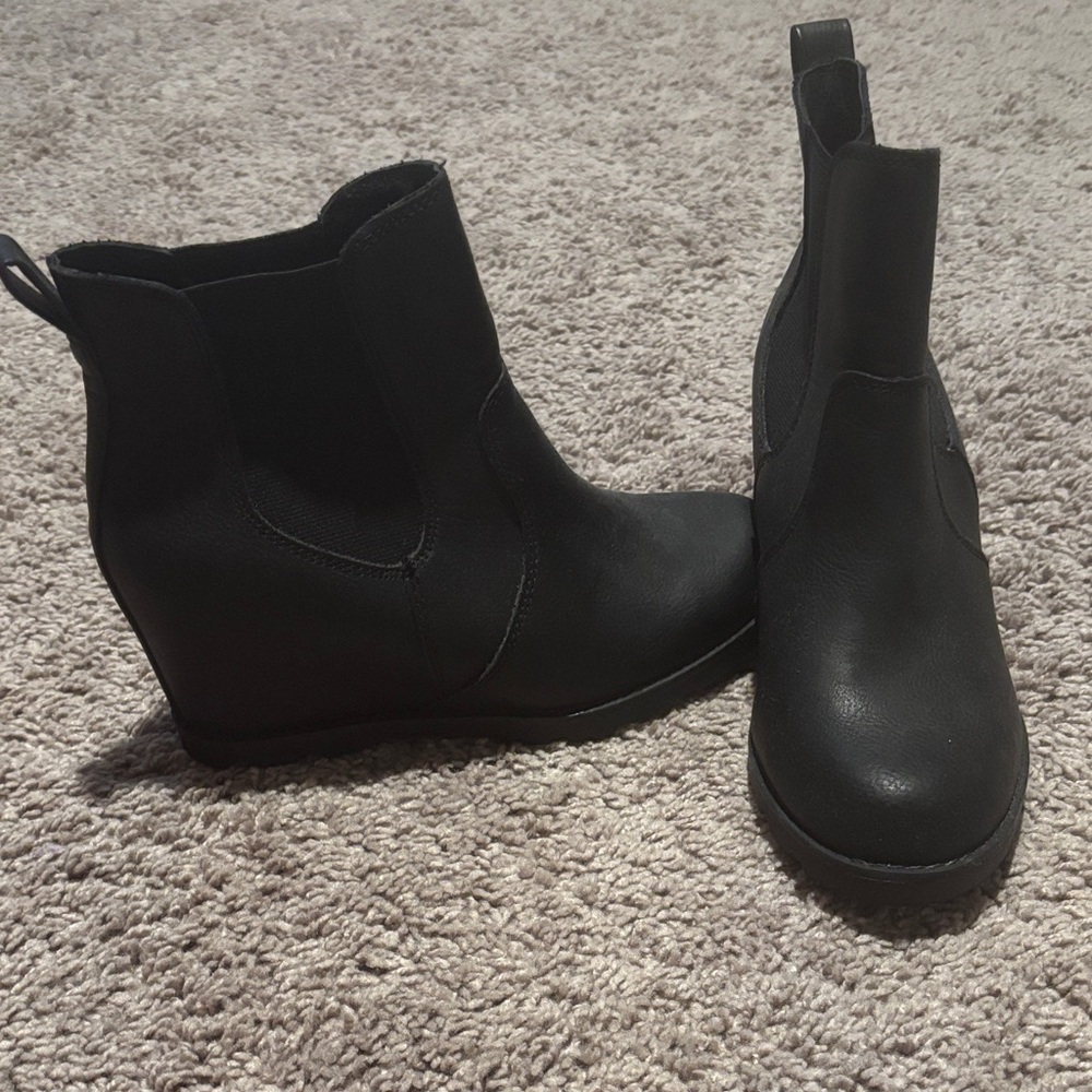 Universal Thread Black Ankle Booties